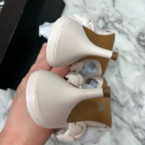 Coach Mollie leather Sandals braided Kitten Heel size 9.5 color chalk Classic - Picture 9 of 10